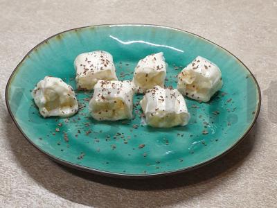 Saldūs ritinėliai su bananais pagrindine nuotrauka