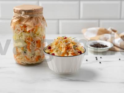 Rūgštaus kopūsto su morkomis ir obuoliais pagrindine nuotrauka