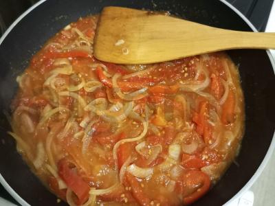 Sluoksniuotos tešlos pica su saldžiuoju pipiru ir alyvuogėmis Žingsnis 2