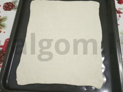 Sluoksniuotos tešlos pica su saldžiuoju pipiru ir alyvuogėmis Žingsnis 3