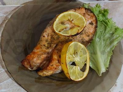 Kepta lašiša prieskoniuose pagrindine nuotrauka