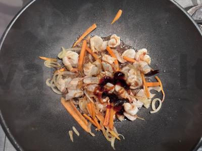 Spagečiai su krevetėmis ir daržovėmis austrių padaže Žingsnis 4