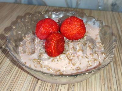 Namų braškinis ledai pagrindine nuotrauka