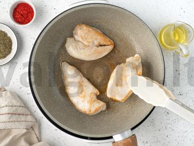 Vištiena pomidorų-grietinės padaže Žingsnis 1