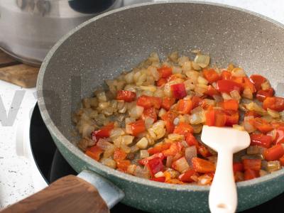 Vištiena pomidorų-grietinės padaže Žingsnis 2