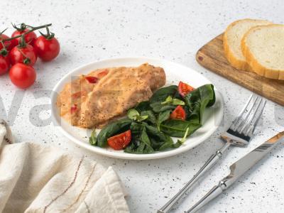 Vištiena pomidorų-grietinės padaže pagrindine nuotrauka