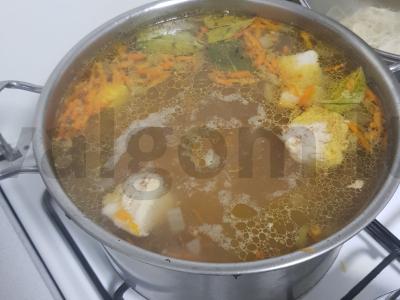 Grikių mėsos sriuba pagrindine nuotrauka