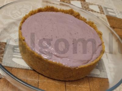 Braškių sūrio pyragas be kepimo pagrindine nuotrauka