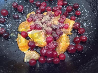 Anties šlaunelės su spanguolių-apelsinų padažu Žingsnis 4