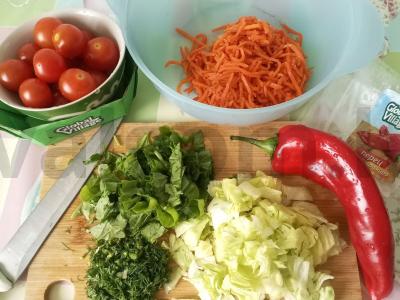 Daržovių salotas su korėjietiška morkų Žingsnis 1