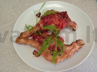 Anties šlaunelės su spanguolių-apelsinų padažu pagrindine nuotrauka