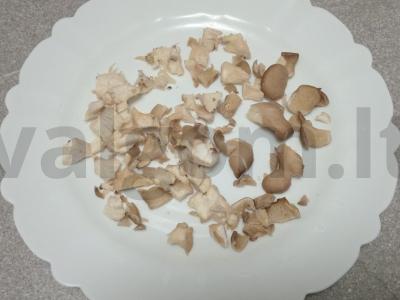Antienos sultinys su vermišeliais ir pievagrybiais Žingsnis 2
