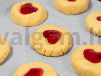 Sausainiai su širdelėmis iš džemo Žingsnis 6