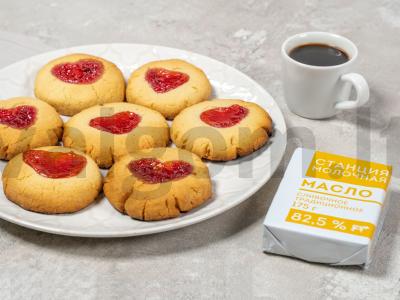 Sausainiai su širdelėmis iš džemo pagrindine nuotrauka