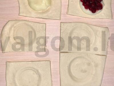 Kepiniai su kremu ir spanguolėmis Žingsnis 2