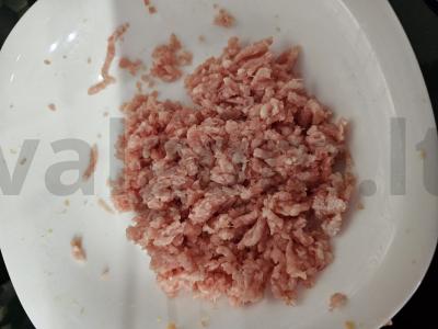 Vaikų kotletai su džiūvėsiais Žingsnis 1