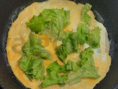 Kiaušinių blynai su daržovėmis ir sūriu Žingsnis 4