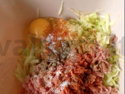 Cukinijų blynai „Išskirtiniai“ su dešra Žingsnis 6