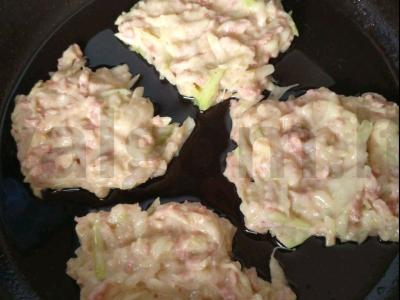 Cukinijų blynai „Išskirtiniai“ su dešra Žingsnis 9