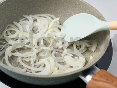 Kiauliena su grybais grietinėlėje Žingsnis 4