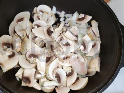 Bulvės puoduose su grybais Žingsnis 1