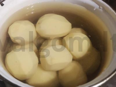 Bulvių košė su kiaušiniu ir sviestu Žingsnis 1