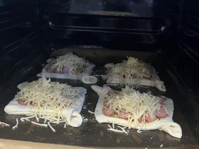 Sluoksniuoti traškūs vokeliai su sūriu Žingsnis 13