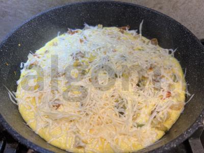 Omletas su bekonu ir daržovėmis Žingsnis 10