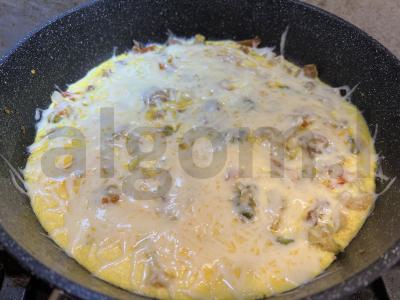 Omletas su bekonu ir daržovėmis pagrindine nuotrauka