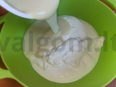 Greitas tortas iš sausainių su bananas Žingsnis 1