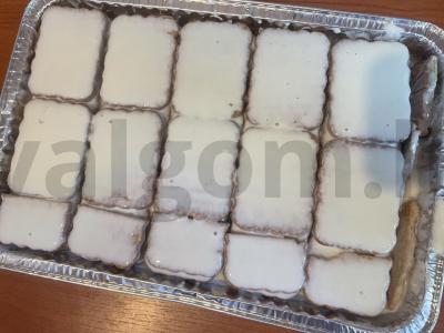 Greitas tortas iš sausainių su bananas Žingsnis 5