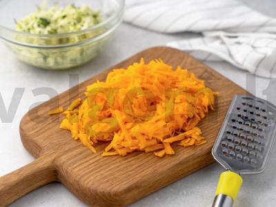 Cukinijų ir moliūgų blynai su padažu Žingsnis 1