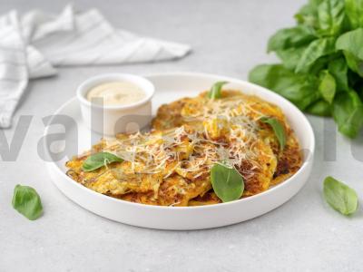 Cukinijų ir moliūgų blynai su padažu pagrindine nuotrauka