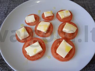 Caprese su džiovintais bazilikais Žingsnis 3