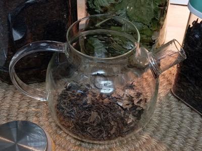 Juodasis arbata su ivan-arbata ir serbentų lapais Žingsnis 2