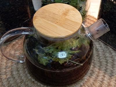 Juodasis arbata su ivan-arbata ir serbentų lapais Žingsnis 3