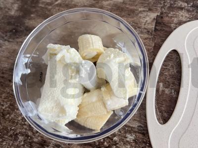 Pieno kokteilis su bananais ir ledais Žingsnis 2