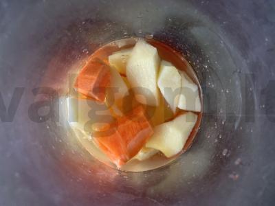 Sultys su obuolių sultimis, morkomis, obuoliu ir imbieru Žingsnis 3