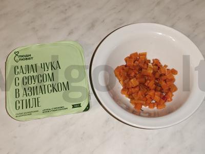 Salotos su daržovėmis, silke ir chuka dumbliais Žingsnis 4