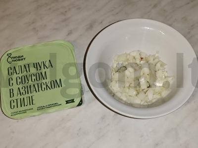 Salotos su daržovėmis, silke ir chuka dumbliais Žingsnis 6