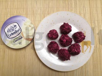 Burokėlių užkandžių rutuliukai su lydytu sūriu Žingsnis 6