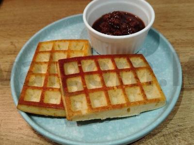 Vieniški vafliai su grietine pagrindine nuotrauka