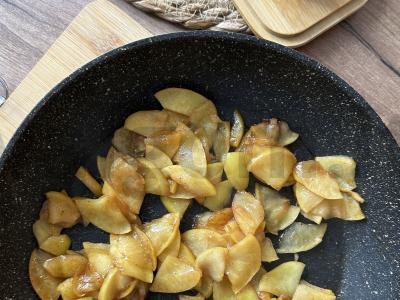 Traškūs obuolių pyragėliai iš ryžių popieriaus Žingsnis 1