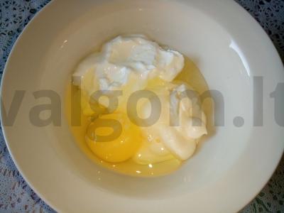 Skani pica keptuvėje iš grietinės ir majonezo pagrindo Žingsnis 1