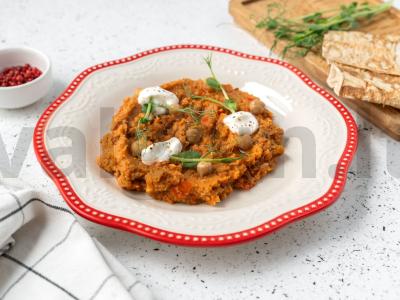 Hummusas su džiovintais pomidorais pagrindine nuotrauka