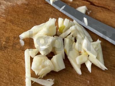 Salotas „Naujiena“ su migdolais Žingsnis 5