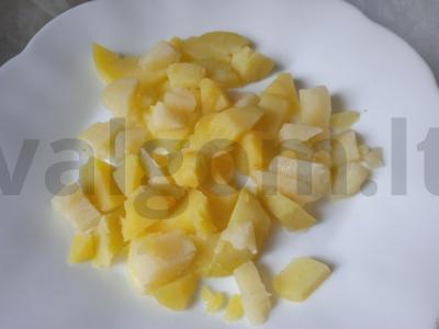 Bulvių salotos su marinuotais grybais Žingsnis 1
