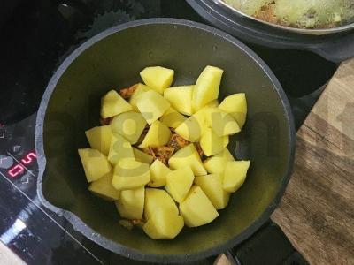 Šalti su kiaulienos kaulu ir žaliu svogūnu Žingsnis 3