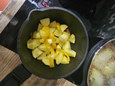 Šalti su kiaulienos kaulu ir žaliu svogūnu Žingsnis 4