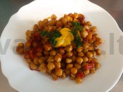 Avinžirniai pomidorų-česnako padaže pagrindine nuotrauka